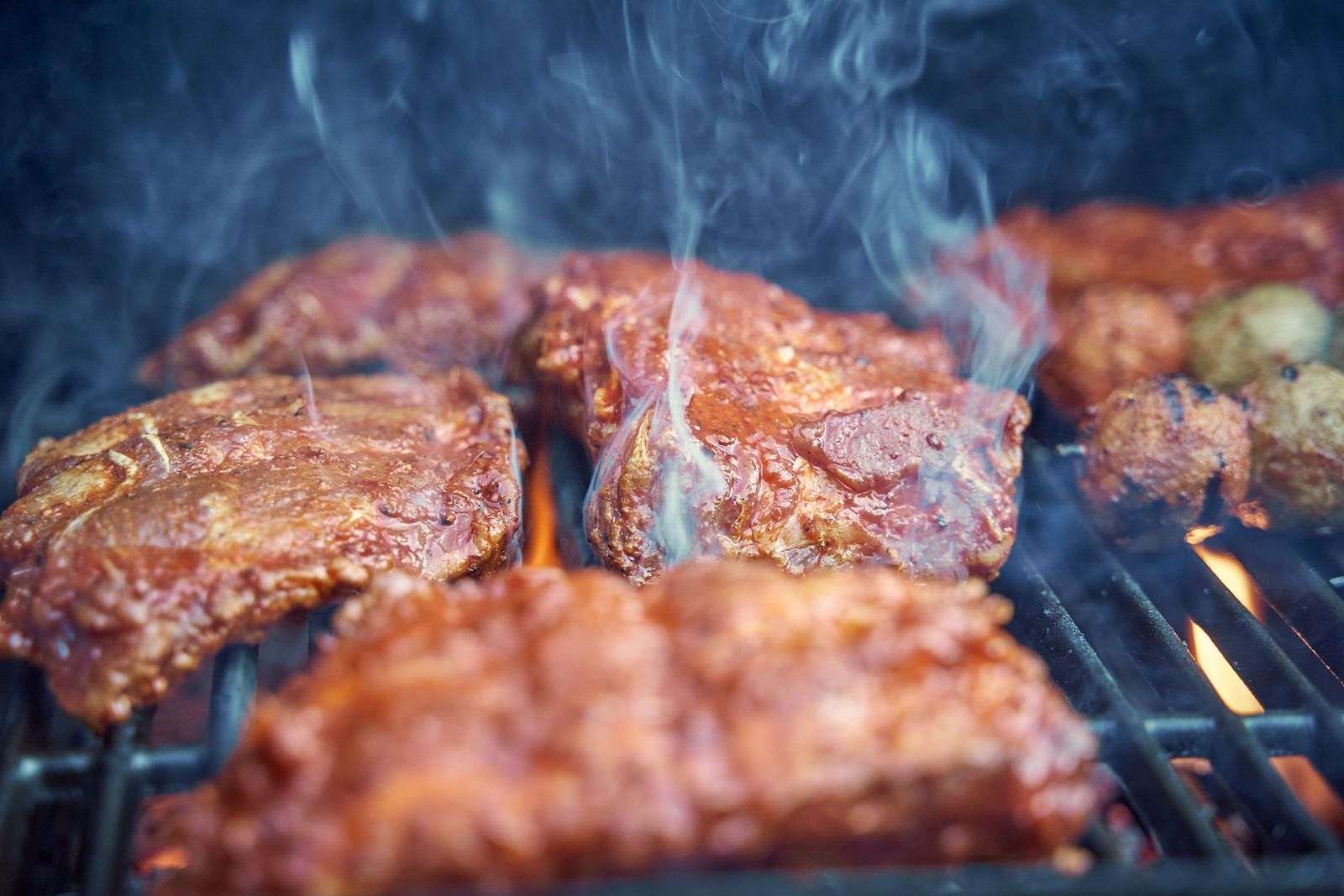 焼ける肉